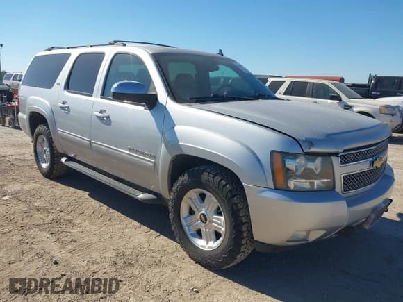 ✅ 2013 Chevrolet Suburban LT • VIN: 1GNSKJE77DR144085 • Lot: 43602777. Wystawiony na IAAI z przebiegiem 271 338 mil. Bezpłatny archiwum sprzedaży aukcyjnych z USA i szczegółowy raport historii pojazdu na DreamBid. Zdjęcie 1.