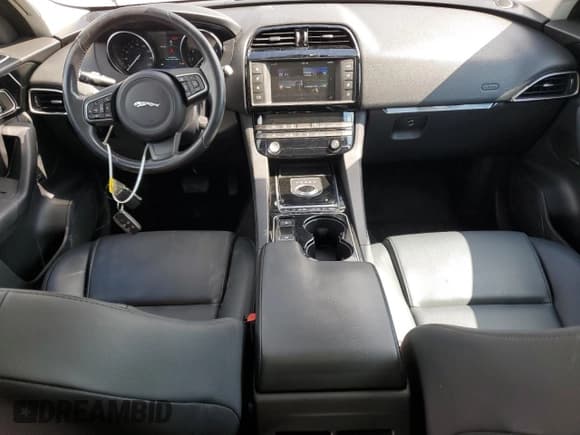 ✅ 2017 Jaguar F-Pace 35t • VIN: SADCS2BV0HA054940 • Lot: 81785905. Wystawiony na Copart z przebiegiem 100 109 mil. Bezpłatny archiwum sprzedaży aukcyjnych z USA i szczegółowy raport historii pojazdu na DreamBid. Zdjęcie 8.