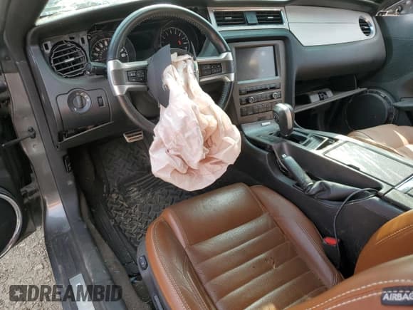 ✅ 2014 Ford Mustang GT • VIN: 1ZVBP8CF0E5330148 • Lot: 89713885. Wystawiony na Copart z przebiegiem 79 984 mil. Bezpłatny archiwum sprzedaży aukcyjnych z USA i szczegółowy raport historii pojazdu na DreamBid. Zdjęcie 8.