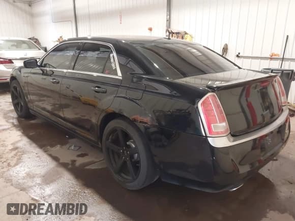 ✅ 2012 Chrysler 300 S • VIN: 2C3CCABG3CH272776 • Lot: 40252319. Listed on IAAI with 155,701 mi. Free auction sales archive from the USA and detailed vehicle history report at DreamBid. Image 3.