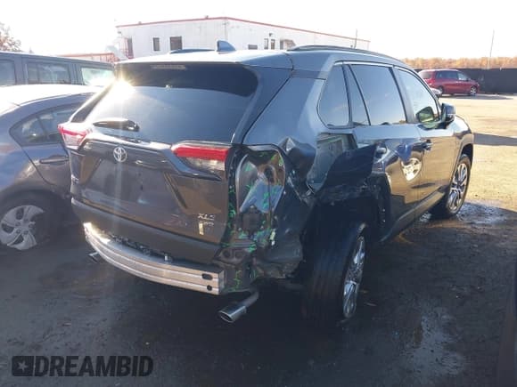 ✅ 2024 Toyota RAV4 XLE Premium • VIN: 2T3A1RFV2RC488449 • Lot: 43542869. Wystawiony na IAAI z przebiegiem 36 526 mil. Bezpłatny archiwum sprzedaży aukcyjnych z USA i szczegółowy raport historii pojazdu na DreamBid. Zdjęcie 4.