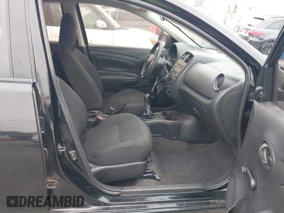 ✅ 2015 Nissan Versa SV • VIN: 3N1CN7AP1FL924870 • Lot: 42461449. Wystawiony na IAAI z przebiegiem 14 808 mil. Bezpłatny archiwum sprzedaży aukcyjnych z USA i szczegółowy raport historii pojazdu na DreamBid. Zdjęcie 5.