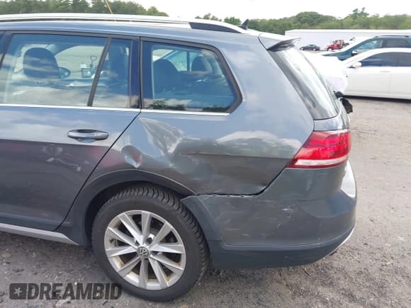 ✅ 2019 Volkswagen Golf S • VIN: 3VWH17AUXKM506457 • Lot: 42906860. Wystawiony na IAAI z przebiegiem 113 819 mil. Bezpłatny archiwum sprzedaży aukcyjnych z USA i szczegółowy raport historii pojazdu na DreamBid. Zdjęcie 6.