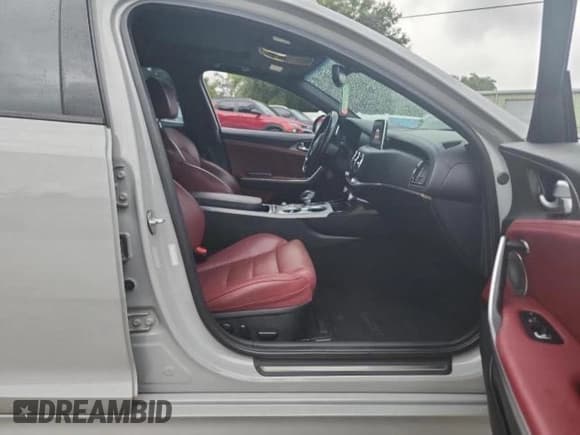 ✅ 2018 Kia Stinger GT2 • VIN: KNAE55LC8J6023399 • Lot: 92445975. Wystawiony na Copart z przebiegiem 120 184 mil. Bezpłatny archiwum sprzedaży aukcyjnych z USA i szczegółowy raport historii pojazdu na DreamBid. Zdjęcie 5.