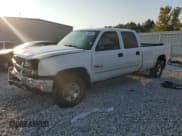 ✅ 2004 Chevrolet Silverado 2500HD LS • VIN: 1GCHK23104F151338 • Lot: 70666444. Wystawiony na Copart z przebiegiem Nie podano. Bezpłatny archiwum sprzedaży aukcyjnych z USA i szczegółowy raport historii pojazdu na DreamBid. Zdjęcie 1.