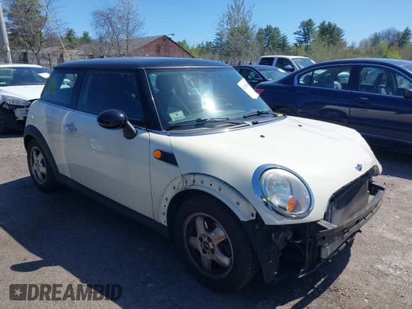 ✅ 2008 MINI Hardtop • VIN: WMWMF33598TU66736 • Lot: 42118994. Listed on IAAI with 136,569 mi. Free auction sales archive from the USA and detailed vehicle history report at DreamBid. Image 1.