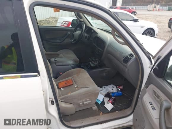 ✅ 2004 Toyota Sequoia SR5 • VIN: 5TDZT34A04S235004 • Лот: 43764662. Опубликован ранее на IAAI с пробегом Не указан. Бесплатный доступ к архиву аукционных продаж из США и подробный отчёт об истории автомобиля на DreamBid. Изображение 5.