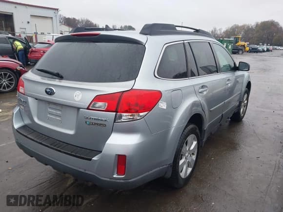 ✅ 2012 Subaru Outback Limited • VIN: 4S4BRCKC2C3276962 • Lot: 43864119. Listed on IAAI with 204,755 mi. Free auction sales archive from the USA and detailed vehicle history report at DreamBid. Image 4.