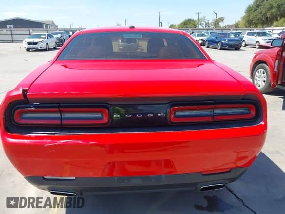 2016 Dodge Challenger SXT Plus z VIN 2C3CDZAG6GH137763, wystawiony jako IAAI lot #43310704 z przebiegiem 119 926 mil mil oraz . Historia ofert i sprzedaży dostępna na DreamBid. Obrazek 6.