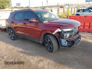 ✅ 2023 Chevrolet TrailBlazer LT • VIN: KL79MPSL0PB118427 • Лот: 43220556. Опубликован ранее на IAAI с пробегом 68 323 миль. Бесплатный доступ к архиву аукционных продаж из США и подробный отчёт об истории автомобиля на DreamBid. Изображение 1.