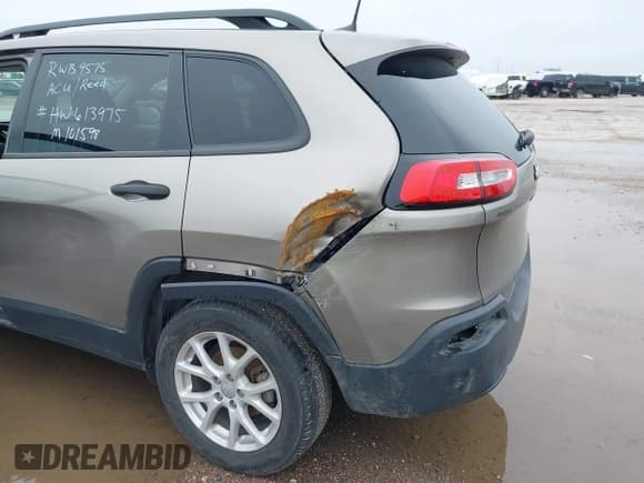✅ 2017 Jeep Cherokee Altitude • VIN: 1C4PJLABXHW613975 • Lot: 42122784. Listed on IAAI with 101,626 mi. Free auction sales archive from the USA and detailed vehicle history report at DreamBid. Image 6.
