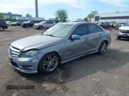 ✅ 2012 Mercedes-Benz C 300 Sport • VIN: WDDGF8BB7CR201054 • Lot: 42240771. Wystawiony na IAAI z przebiegiem 171 416 mil. Bezpłatny archiwum sprzedaży aukcyjnych z USA i szczegółowy raport historii pojazdu na DreamBid. Zdjęcie 16.