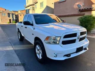 2014 Ram 1500 Express z VIN 1C6RR7FT7ES379542, wystawiony jako Copart lot #90762085 z przebiegiem 110 044 mil mil oraz Czysty tytuł • Clean title. Historia ofert i sprzedaży dostępna na DreamBid. Obrazek 1.