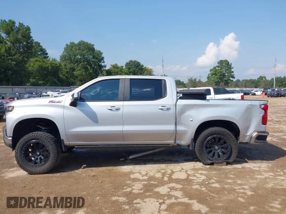 ✅ 2019 Chevrolet Silverado 1500 LT • VIN: 1GCUYDED2KZ108132 • Lot: 43271293. Wystawiony na IAAI z przebiegiem 90 381 mil. Bezpłatny archiwum sprzedaży aukcyjnych z USA i szczegółowy raport historii pojazdu na DreamBid. Zdjęcie 15.