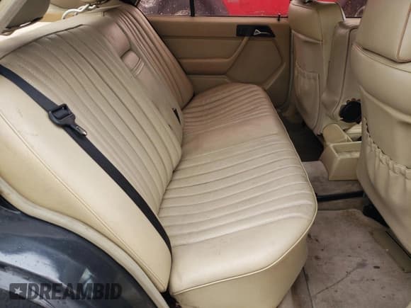 ✅ 1987 Mercedes-Benz 300 D • VIN: WDBEB33D0HA432026 • Lot: 48766665. Listed on Copart with 161,099 mi. Free auction sales archive from the USA and detailed vehicle history report at DreamBid. Image 10.