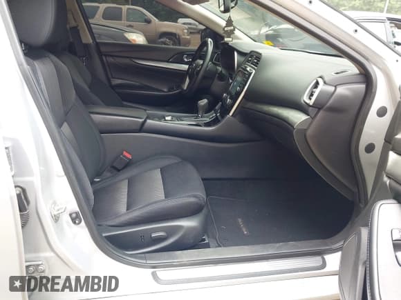 ✅ 2016 Nissan Maxima S • VIN: 1N4AA6AP9GC412013 • Лот: 42905561. Опубликован ранее на IAAI с пробегом 126 197 миль. Бесплатный доступ к архиву аукционных продаж из США и подробный отчёт об истории автомобиля на DreamBid. Изображение 5.