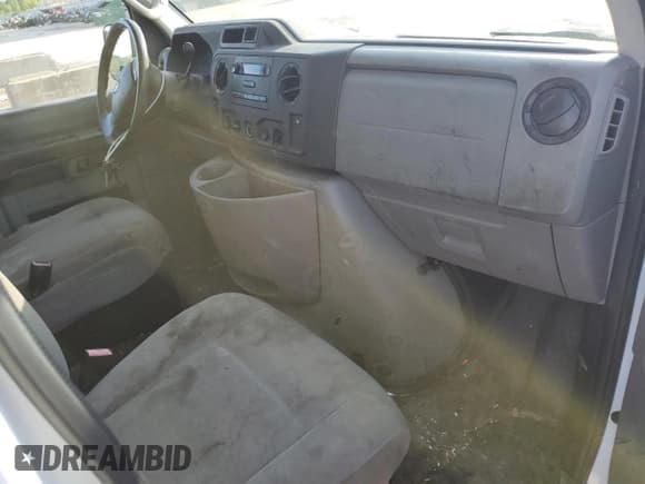 ✅ 2012 Ford Econoline Cargo Recreational • VIN: 1FTNE2EL0CDB33215 • Lot: 63120784. Wystawiony na Copart z przebiegiem 258 466 mil. Bezpłatny archiwum sprzedaży aukcyjnych z USA i szczegółowy raport historii pojazdu na DreamBid. Zdjęcie 8.