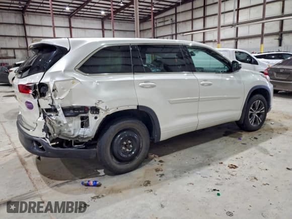 ✅ 2018 Toyota Highlander LE Plus • VIN: 5TDBZRFH3JS856021 • Lot: 93599095. Wystawiony na Copart z przebiegiem 131 885 mil. Bezpłatny archiwum sprzedaży aukcyjnych z USA i szczegółowy raport historii pojazdu na DreamBid. Zdjęcie 3.