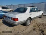 ✅ 1986 Mercedes-Benz 420 SEL • VIN: WDBCA35D9GA210624 • Lot: 43171107. Listed on IAAI with 209,046 mi. Free auction sales archive from the USA and detailed vehicle history report at DreamBid. Image 4.
