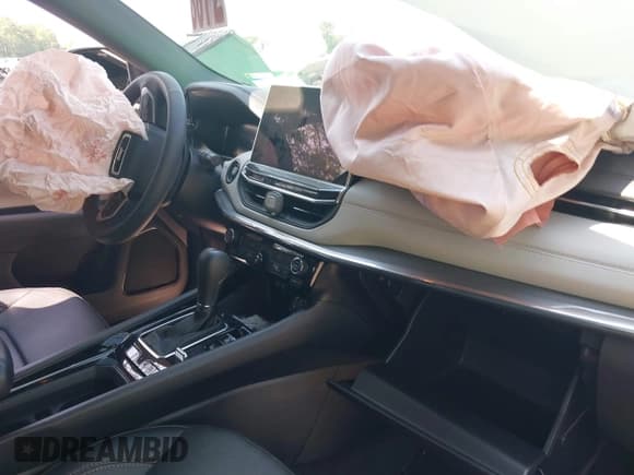 ✅ 2023 Jeep Compass (RED) Edition • VIN: 3C4NJDCN4PT505263 • Lot: 42472353. Wystawiony na IAAI z przebiegiem 7 090 mil. Bezpłatny archiwum sprzedaży aukcyjnych z USA i szczegółowy raport historii pojazdu na DreamBid. Zdjęcie 5.