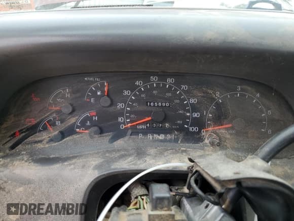 ✅ 2000 Ford F-350 XL • VIN: 1FDWF37S3YEE46087 • Lot: 89903395. Wystawiony na Copart z przebiegiem 165 690 mil. Bezpłatny archiwum sprzedaży aukcyjnych z USA i szczegółowy raport historii pojazdu na DreamBid. Zdjęcie 9.