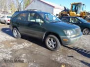 ✅ 1999 Lexus RX 300 • VIN: JT6HF10U1X0033939 • Lot: 43581585. Wystawiony na IAAI z przebiegiem 350 380 mil. Bezpłatny archiwum sprzedaży aukcyjnych z USA i szczegółowy raport historii pojazdu na DreamBid. Zdjęcie 1.