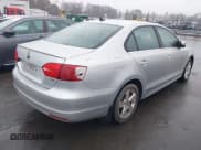 ✅ 2013 Volkswagen Jetta TDI w/Premium/Nav • VIN: 3VWLL7AJ6DM286246 • Lot: 43864018. Wystawiony na IAAI z przebiegiem 138 263 mil. Bezpłatny archiwum sprzedaży aukcyjnych z USA i szczegółowy raport historii pojazdu na DreamBid. Zdjęcie 4.