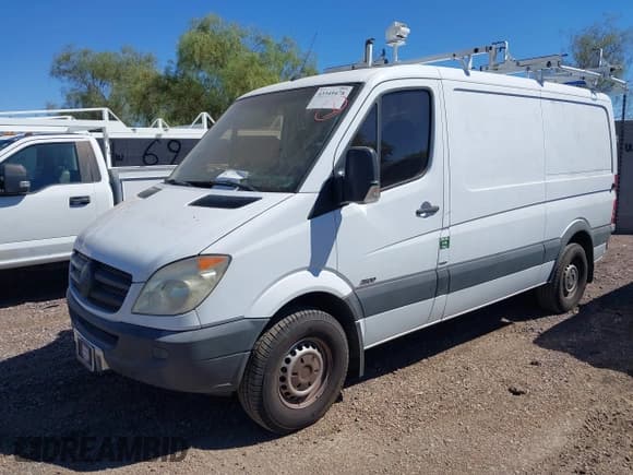 ✅ 2012 Mercedes-Benz Sprinter Cargo • VIN: WD3PE7CC6C5714120 • Lot: 43349478. Wystawiony na IAAI z przebiegiem 108 930 mil. Bezpłatny archiwum sprzedaży aukcyjnych z USA i szczegółowy raport historii pojazdu na DreamBid. Zdjęcie 17.