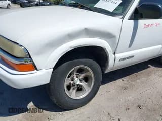 ✅ 2005 Chevrolet Blazer LS • VIN: 1GNCS13XX5K115097 • Lot: 41847144. Wystawiony na IAAI z przebiegiem 156 497 mil. Bezpłatny archiwum sprzedaży aukcyjnych z USA i szczegółowy raport historii pojazdu na DreamBid. Zdjęcie 6.