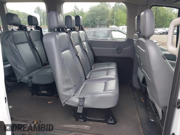 ✅ 2019 Ford Transit Passenger XL • VIN: 1FBZX2CM9KKA18747 • Lot: 42978425. Wystawiony na IAAI z przebiegiem 37 276 mil. Bezpłatny archiwum sprzedaży aukcyjnych z USA i szczegółowy raport historii pojazdu na DreamBid. Zdjęcie 8.