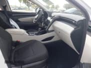 ✅ 2022 Hyundai Tucson SE • VIN: 5NMJA3AEXNH003461 • Lot: 42353532. Wystawiony na IAAI z przebiegiem 26 309 mil. Bezpłatny archiwum sprzedaży aukcyjnych z USA i szczegółowy raport historii pojazdu na DreamBid. Zdjęcie 5.