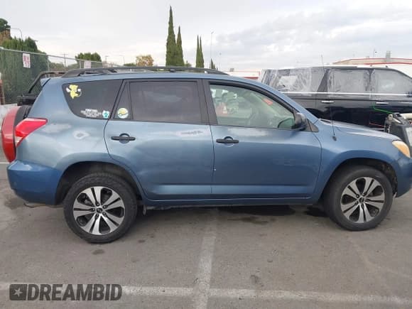 ✅ 2008 Toyota RAV4 • VIN: JTMZD33V786055929 • Lot: 43704721. Listed on IAAI with 210,943 mi. Free auction sales archive from the USA and detailed vehicle history report at DreamBid. Image 13.
