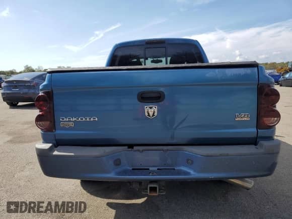 2005 Dodge Dakota Laramie z VIN 1D7HW58N25S200250, wystawiony jako Copart lot #74635094 z przebiegiem 230 871 mil mil oraz Czysty tytuł • Clean title. Historia ofert i sprzedaży dostępna na DreamBid. Obrazek 6.