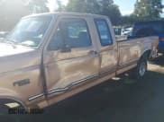 ✅ 1994 Ford F-150 • VIN: 1FTEX15H1RKB02771 • Lot: 43487871. Wystawiony na IAAI z przebiegiem 171 351 mil. Bezpłatny archiwum sprzedaży aukcyjnych z USA i szczegółowy raport historii pojazdu na DreamBid. Zdjęcie 6.