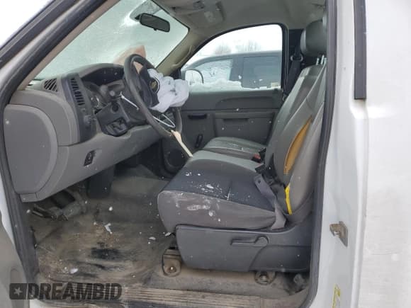 ✅ 2011 Chevrolet Silverado 2500HD Work Truck • VIN: 1GC0CVCGXBF196638 • Lot: 82543004. Wystawiony na Copart z przebiegiem Nie podano. Bezpłatny archiwum sprzedaży aukcyjnych z USA i szczegółowy raport historii pojazdu na DreamBid. Zdjęcie 7.