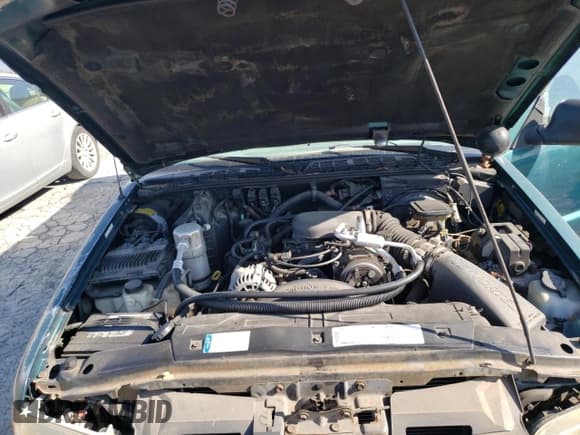 ✅ 1997 Isuzu Hombre • VIN: 1GGCS19X2V8661050 • Lot: 81185205. Wystawiony na Copart z przebiegiem 67 299 mil. Bezpłatny archiwum sprzedaży aukcyjnych z USA i szczegółowy raport historii pojazdu na DreamBid. Zdjęcie 11.