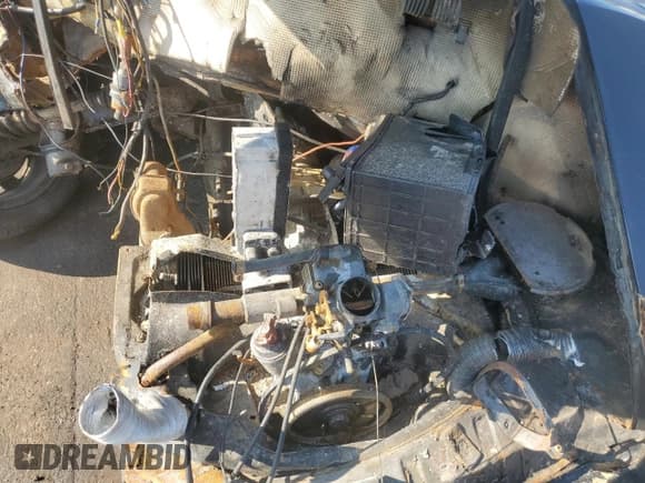 ✅ 1971 Volkswagen Karmann Ghia • VIN: 3G87H2R166025 • Lot: 63653855. Wystawiony na Copart z przebiegiem 66 569 mil. Bezpłatny archiwum sprzedaży aukcyjnych z USA i szczegółowy raport historii pojazdu na DreamBid. Zdjęcie 11.