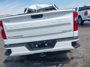 ✅ 2022 Chevrolet Silverado 1500 Custom • VIN: 3GCPYBEK4NG189834 • Lot: 42136171. Wystawiony na IAAI z przebiegiem 95 440 mil. Bezpłatny archiwum sprzedaży aukcyjnych z USA i szczegółowy raport historii pojazdu na DreamBid. Zdjęcie 17.