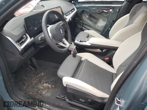 ✅ 2025 BMW X2 xDrive28i • VIN: WBX63GM05S5226547 • Lot: 67216725. Listed on Copart with 2,539 mi. Free auction sales archive from the USA and detailed vehicle history report at DreamBid. Image 7.