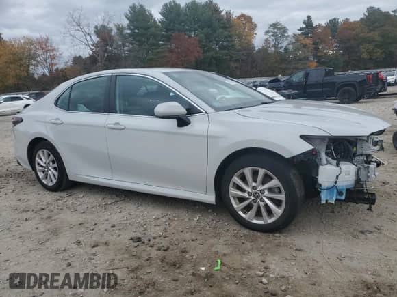 2023 Toyota Camry LE z VIN 4T1C11AK2PU103824, wystawiony jako Copart lot #89689145 z przebiegiem 43 011 mil mil oraz Szkoda całkowita • Salvage title. Historia ofert i sprzedaży dostępna na DreamBid. Obrazek 4.