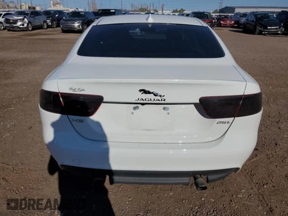 ✅ 2018 Jaguar XE 25t Premium • VIN: SAJAD4FX7JCP20093 • Лот: 80753225. Опубликован ранее на Copart с пробегом 77 367 миль. Бесплатный доступ к архиву аукционных продаж из США и подробный отчёт об истории автомобиля на DreamBid. Изображение 6.