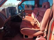 ✅ 1992 Chevrolet Silverado 1500 • VIN: 1GCDC14H5NZ188340 • Lot: 82587365. Wystawiony na Copart z przebiegiem 293 938 mil. Bezpłatny archiwum sprzedaży aukcyjnych z USA i szczegółowy raport historii pojazdu na DreamBid. Zdjęcie 7.