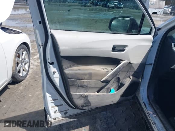 ✅ 2024 Toyota Corolla Cross L • VIN: 7MUAAAAG2RV081361 • Лот: 42971076. Опубликован ранее на IAAI с пробегом 28 980 миль. Бесплатный доступ к архиву аукционных продаж из США и подробный отчёт об истории автомобиля на DreamBid. Изображение 8.