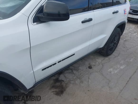 ✅ 2017 Jeep Grand Cherokee Laredo • VIN: 1C4RJEAG0HC757343 • Lot: 43558395. Listed on IAAI with 89,229 mi. Free auction sales archive from the USA and detailed vehicle history report at DreamBid. Image 12.