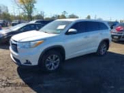✅ 2014 Toyota Highlander LE Plus • VIN: 5TDBKRFH9ES005206 • Lot: 43465016. Wystawiony na IAAI z przebiegiem 149 901 mil. Bezpłatny archiwum sprzedaży aukcyjnych z USA i szczegółowy raport historii pojazdu na DreamBid. Zdjęcie 17.