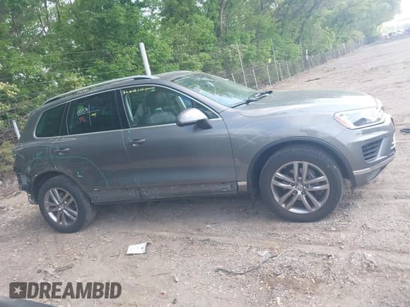 ✅ 2016 Volkswagen Touareg Lux • VIN: WVGEF9BP7GD011255 • Лот: 42225568. Опубликован ранее на IAAI с пробегом 102 623 миль. Бесплатный доступ к архиву аукционных продаж из США и подробный отчёт об истории автомобиля на DreamBid. Изображение 13.