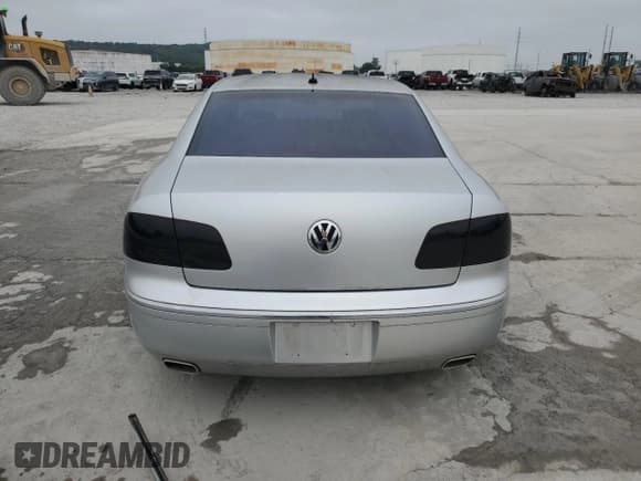 ✅ 2004 Volkswagen Phaeton V8 • VIN: WVWAF63D148007986 • Лот: 69487525. Опубликован ранее на Copart с пробегом 163 503 миль. Бесплатный доступ к архиву аукционных продаж из США и подробный отчёт об истории автомобиля на DreamBid. Изображение 6.
