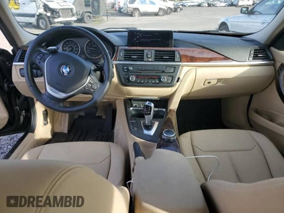 2014 BMW 3 Series 328i z VIN WBA3C1C57EK115074, wystawiony jako Copart lot #89925345 z przebiegiem 131 138 mil mil oraz Szkoda całkowita • Salvage title. Historia ofert i sprzedaży dostępna na DreamBid. Obrazek 8.