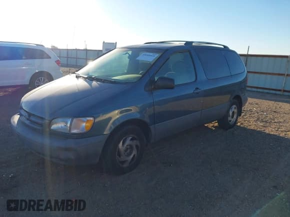 ✅ 2000 Toyota Sienna CE • VIN: 4T3GF19C2YU240254 • Lot: 40688669. Wystawiony na IAAI z przebiegiem Nie podano. Bezpłatny archiwum sprzedaży aukcyjnych z USA i szczegółowy raport historii pojazdu na DreamBid. Zdjęcie 2.