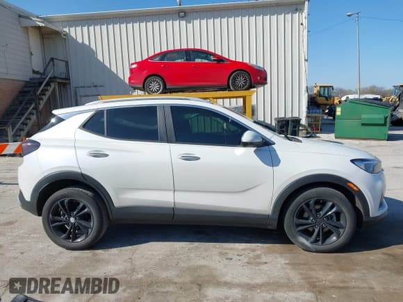 ✅ 2021 Buick Encore GX Select • VIN: KL4MMDSL0MB045027 • Lot: 42012678. Wystawiony na IAAI z przebiegiem 25 881 mil. Bezpłatny archiwum sprzedaży aukcyjnych z USA i szczegółowy raport historii pojazdu na DreamBid. Zdjęcie 13.